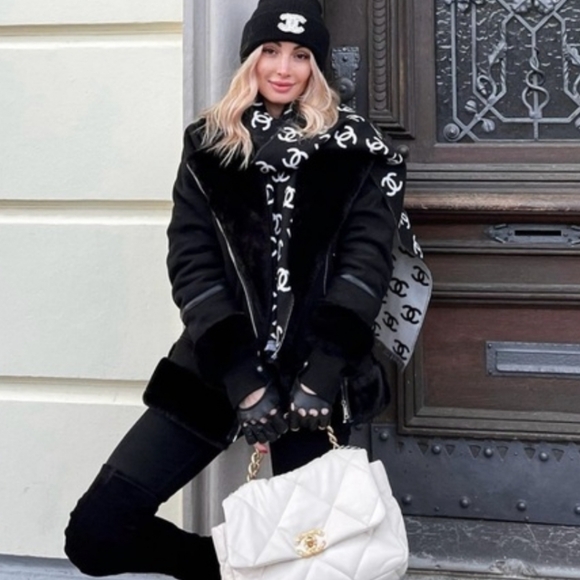 CHANEL Accessories - BNIB! Authenticated CHANEL CC Reversible Cashmere & Wool Scarf WRAP BLACK WHITE